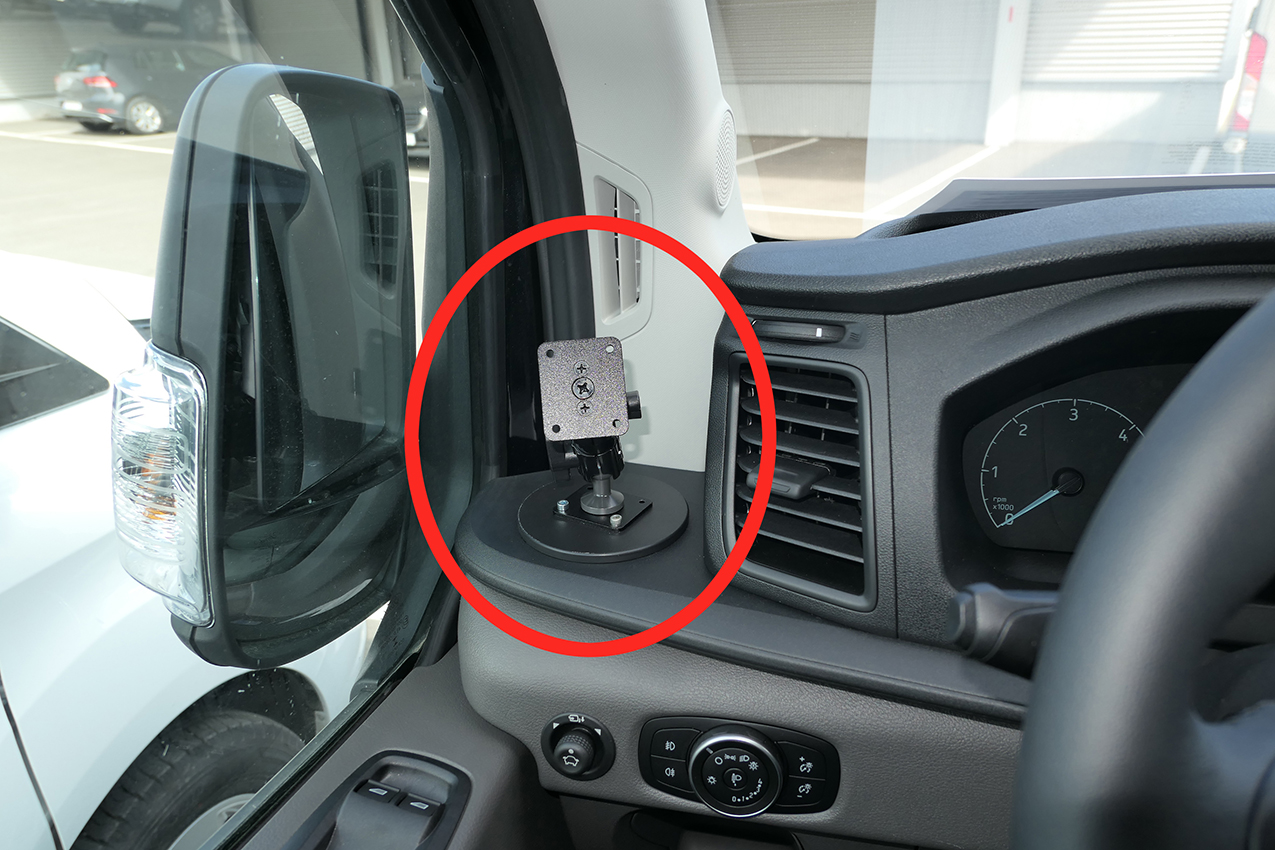 Brodit ProClip montážní konzole pro Ford Transit 20-24, zesílený, vlevo místo držáku nápoje