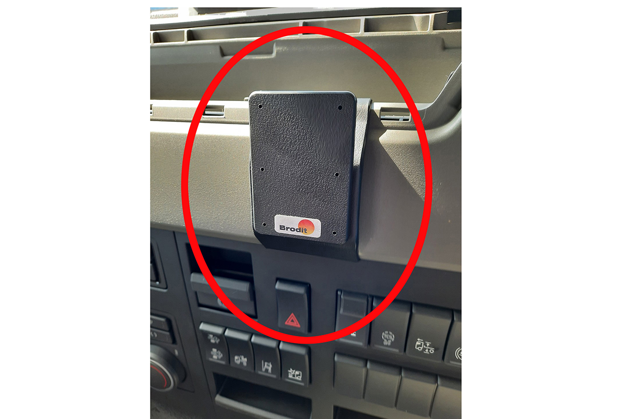 Brodit ProClip pro Volvo FM 21-24 (jen bez displeje), na střed, zesílený