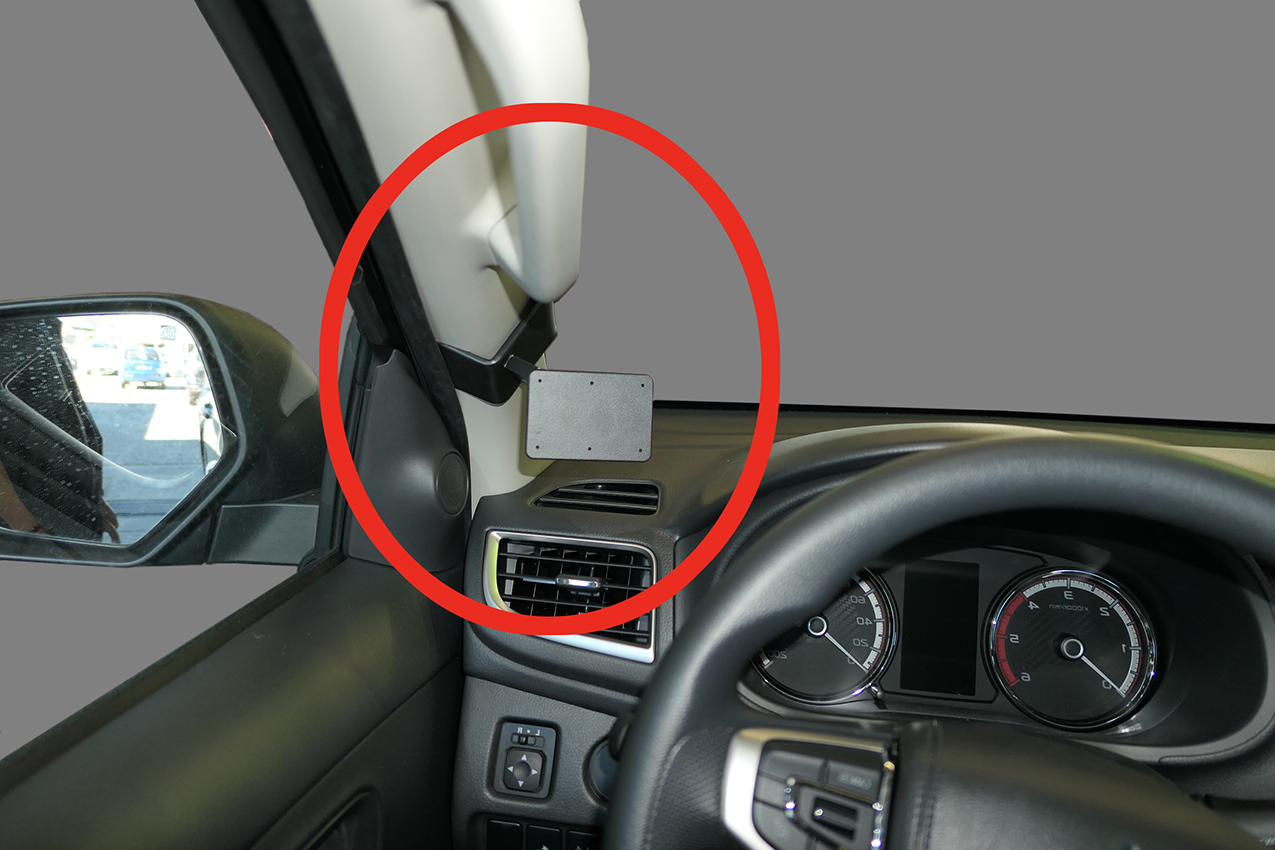 Brodit ProClip montážna konzola pre Mitsubishi L200 20-24, vľavo na stĺpik