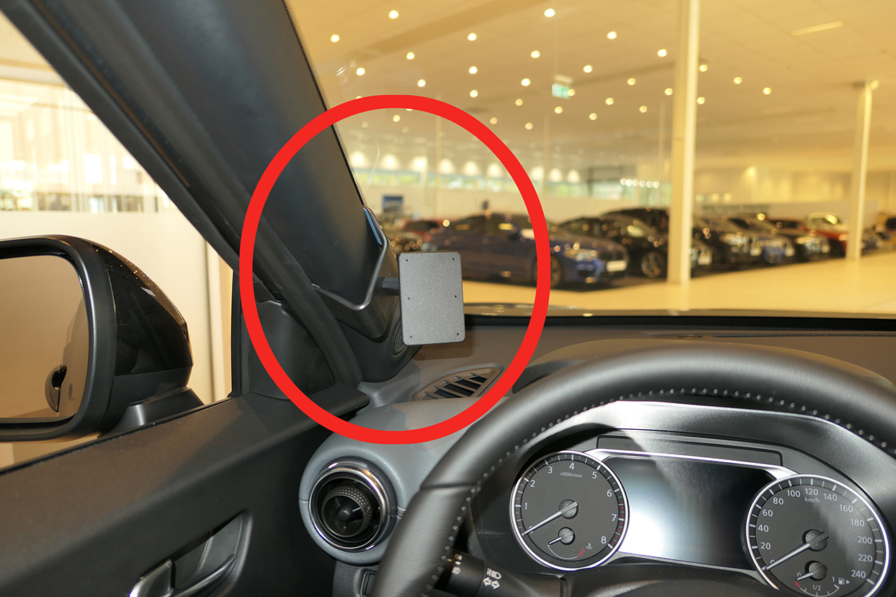 Brodit ProClip pre Nissan Juke 20-24, vľavo na stĺpik