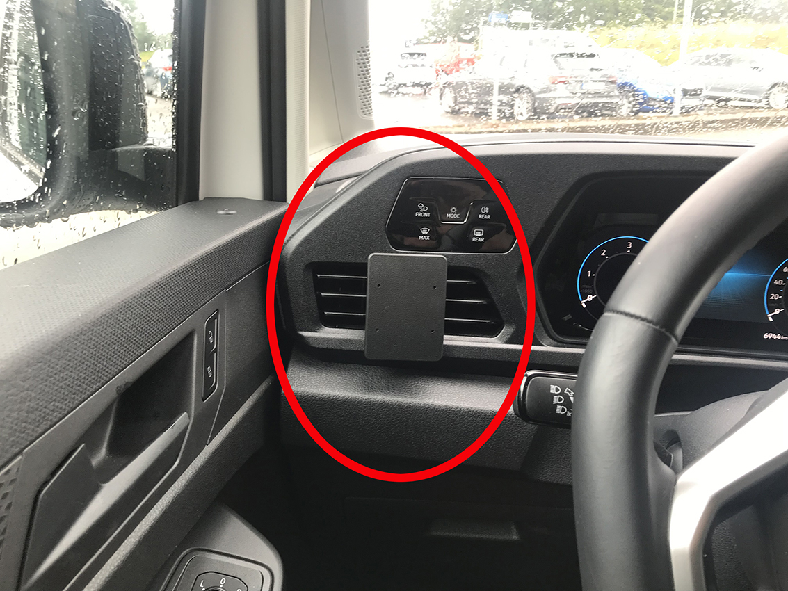 Brodit ProClip Volkswagen Caddy/Caddy Cargo 21-24/Ford Tourneo Connect 23-23, vľavo na mriežku