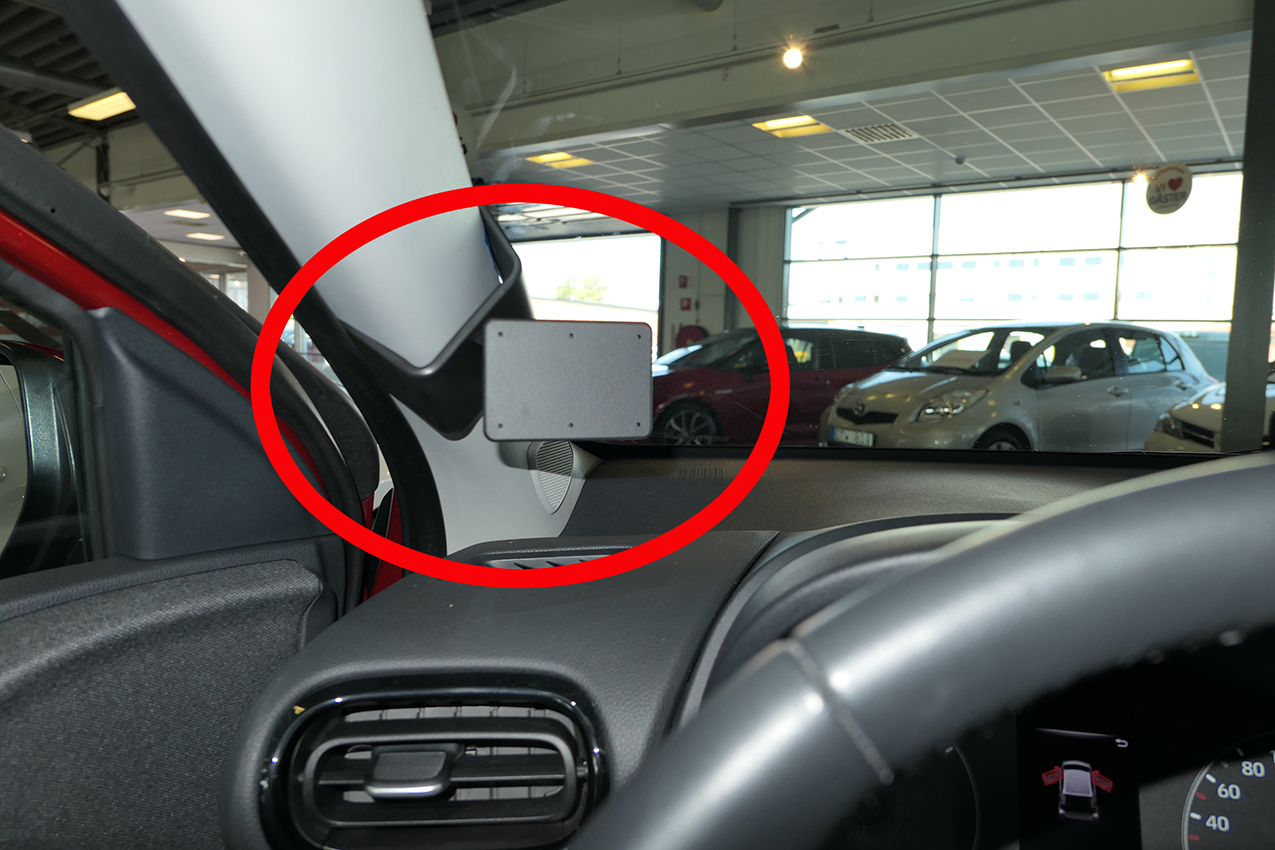 Brodit ProClip montážna konzola pre Toyota Yaris 21-24, vľavo na stĺpik