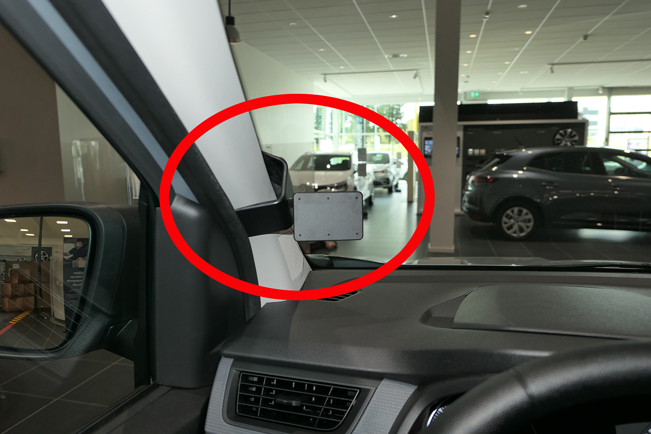 Brodit ProClip montážní konzole pro Renault Express 22-24, vlevo na sloupek