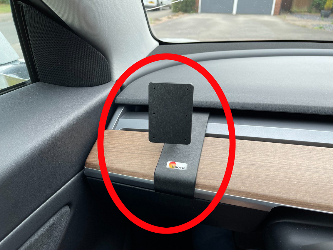 Brodit ProClip montážna konzola pre Tesla 3 18-24 /Model Y 20-24, vľavo
