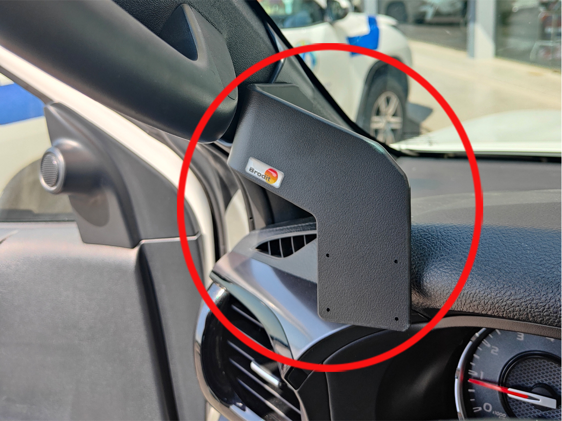 Brodit ProClip montážní konzole pro Toyota HiLux 16-24, vlevo na sloupek