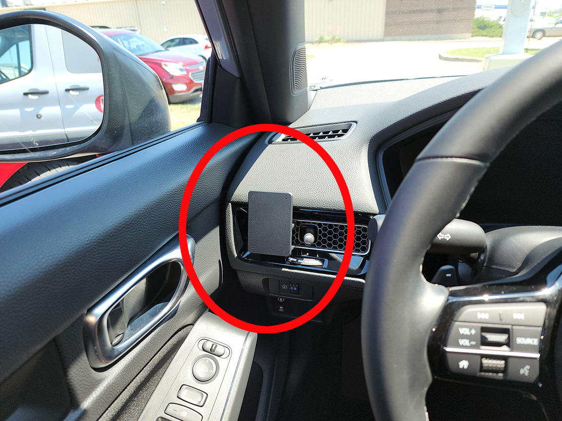 Brodit ProClip pre Honda Civic 22-24, vľavo na mriežku ventilácie