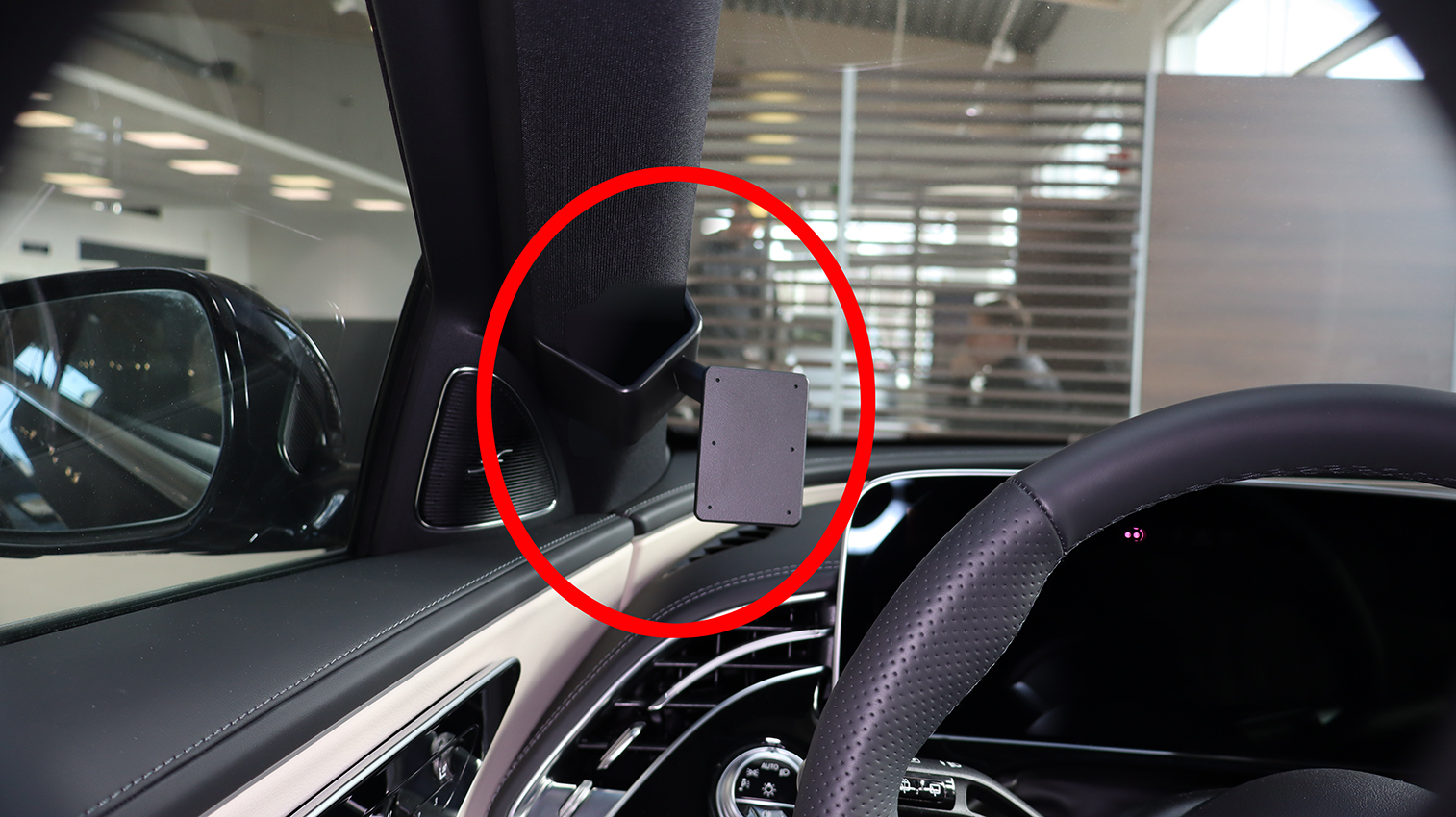 Brodit ProClip montážní konzole pro Mercedes Benz E-Class Sedan/Stationwagon 24-25, vlevo na sloupek