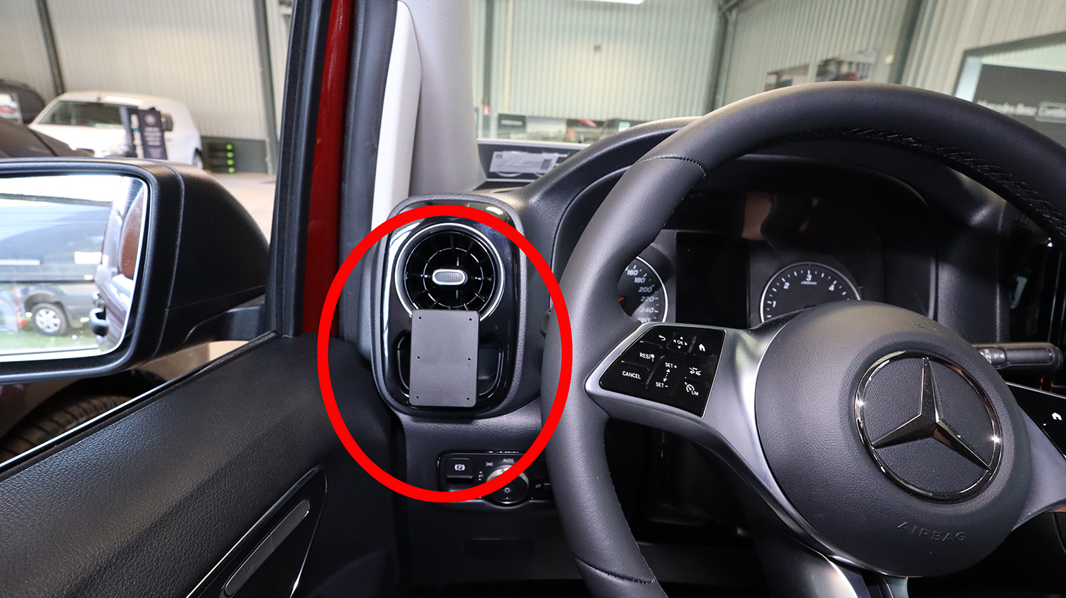 Brodit ProClip montážna konzola pre Mercedes Benz Vito 24-25, vľavo pod mriežku ventilácie