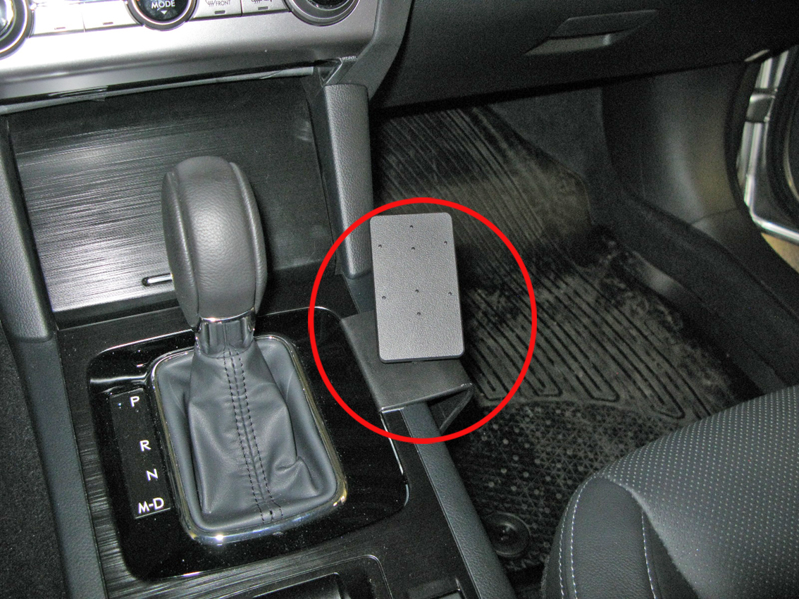 Brodit ProClip montážna konzola pre Subaru Outback 15-20, na stred vpravo dole