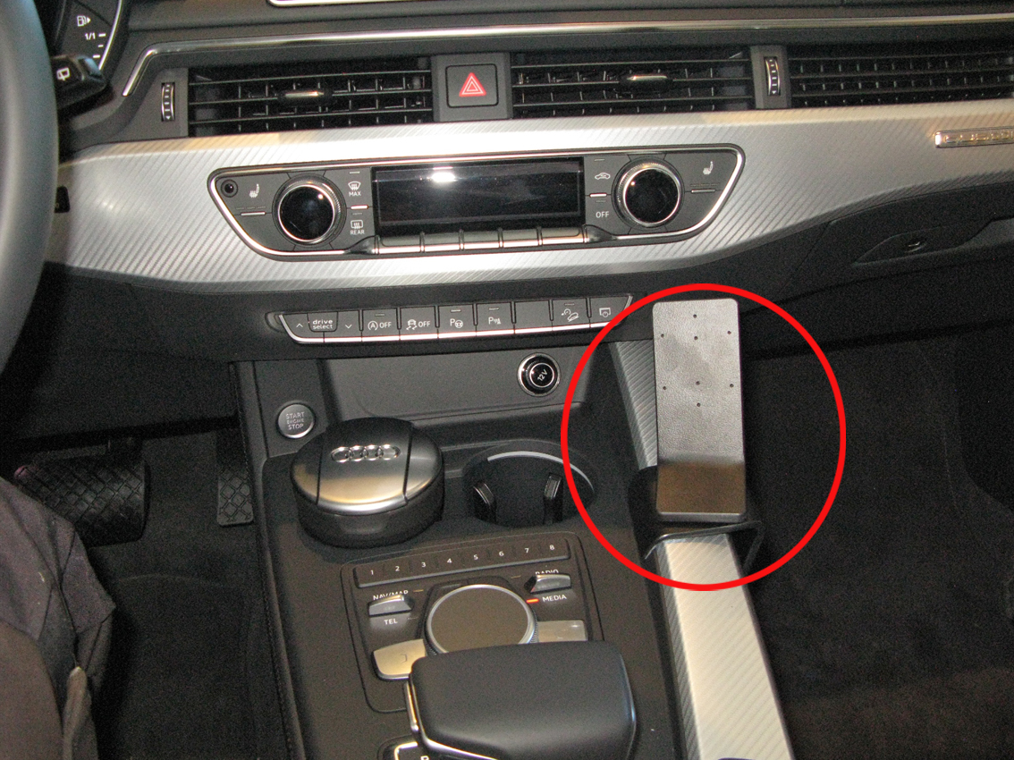 Brodit ProClip pre Audi A4 Avant/Sedan 16-24/A4 Allroad/A5/S5 17-24, na stred vpravo dolu