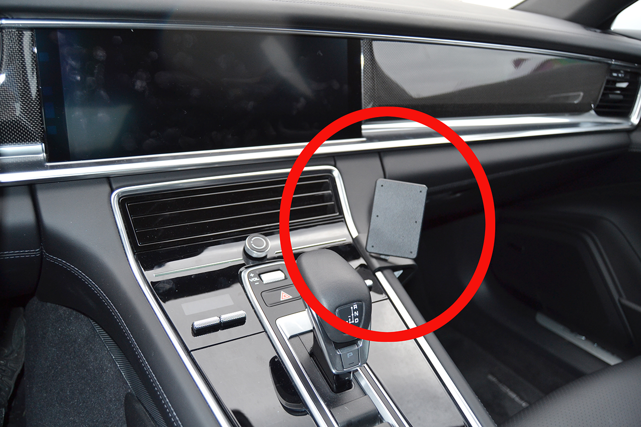 Brodit ProClip montážna konzola pre Porsche Panamera 18-24, na stred vpravo dole