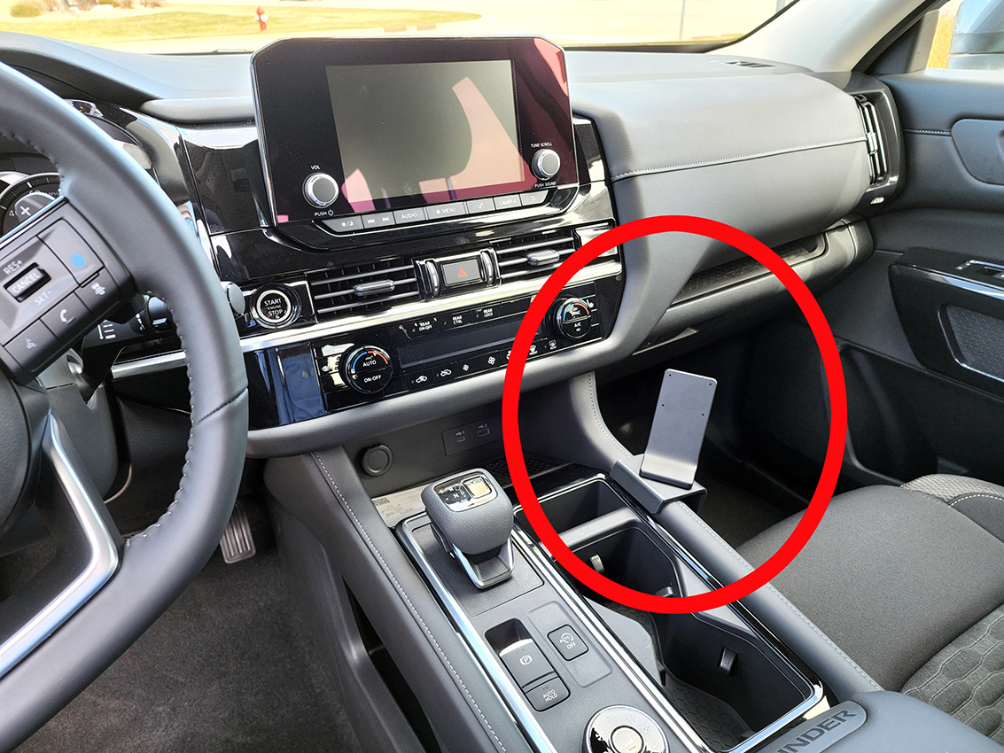 Brodit ProClip montážna konzola pre Nissan Pathfinder 22-24, na stred vpravo dole