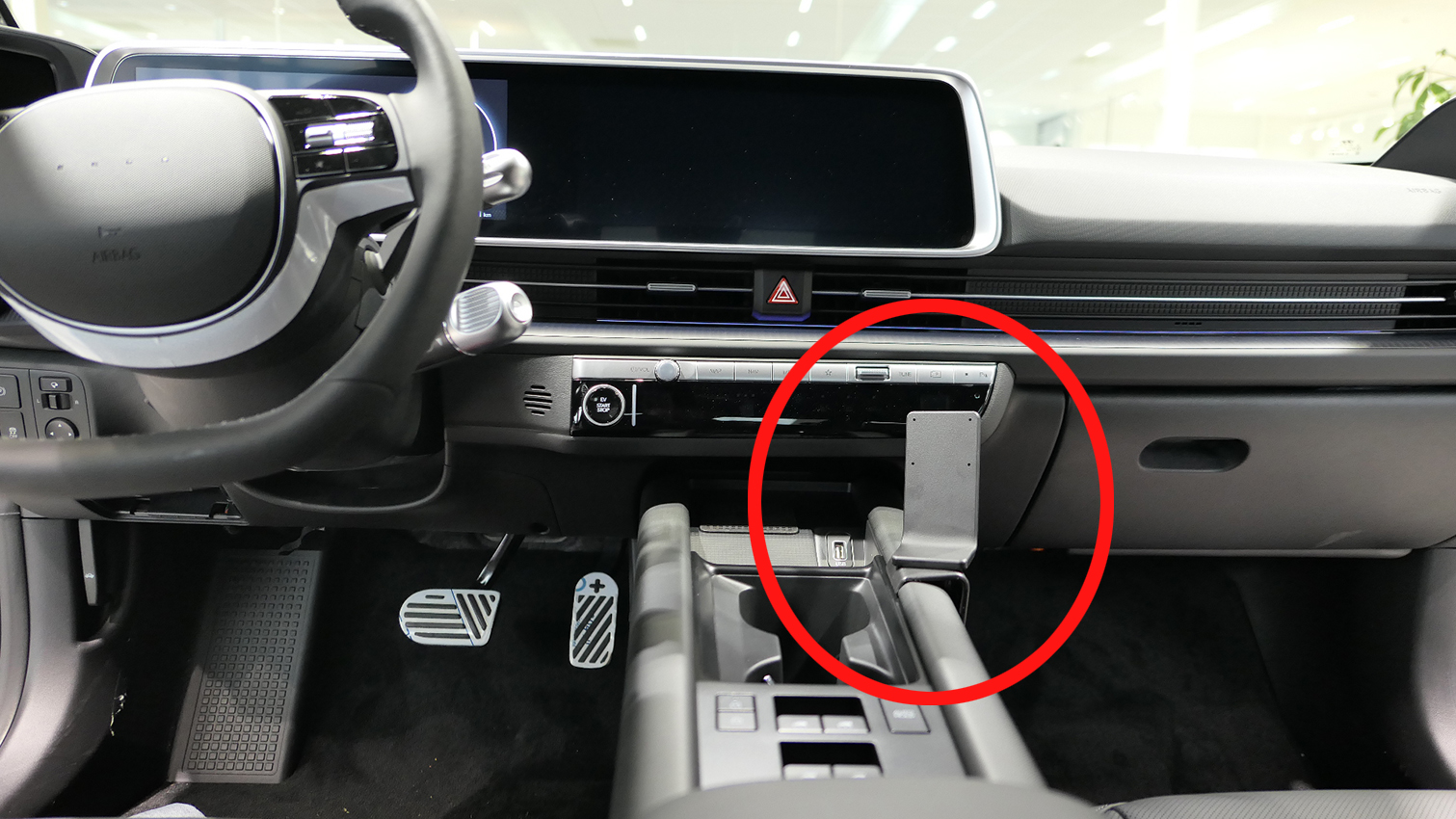 Brodit ProClip montážna konzola pre Hyundai Ioniq 6 23-24, na stred vpravo dolu