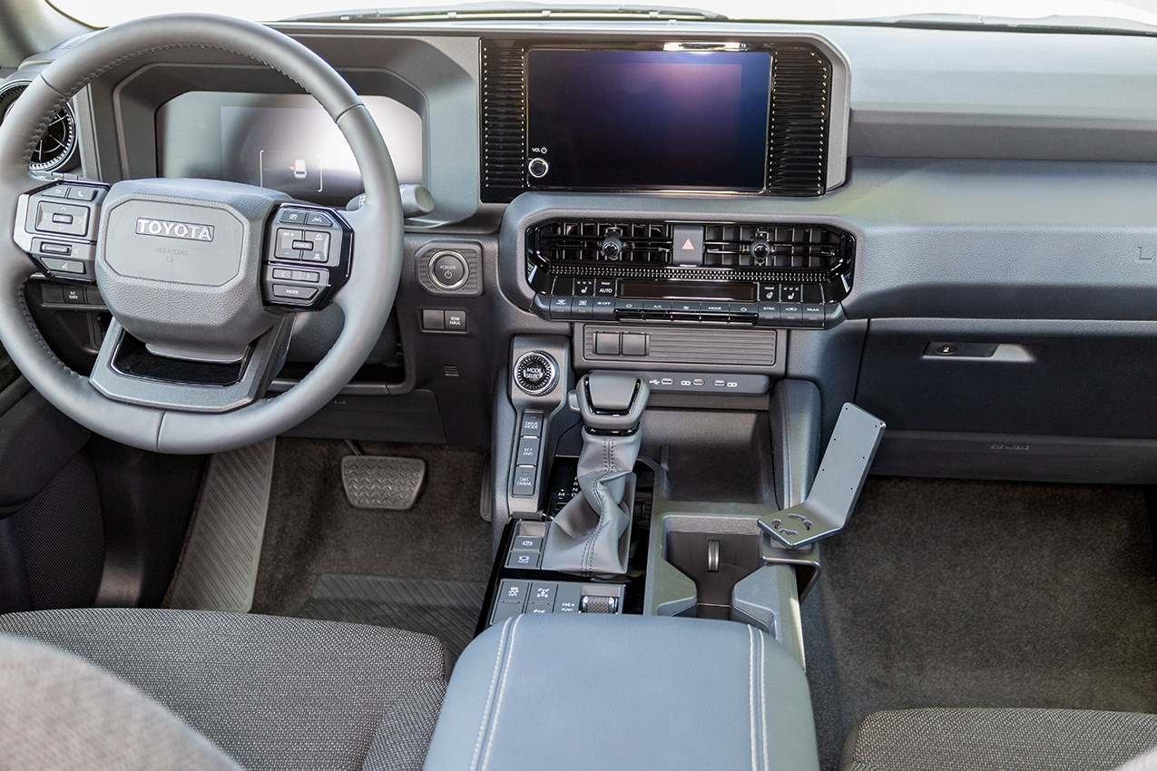 Brodit ProClip Toyota LandCruiser 250 24-26, na střed vpravo dolů