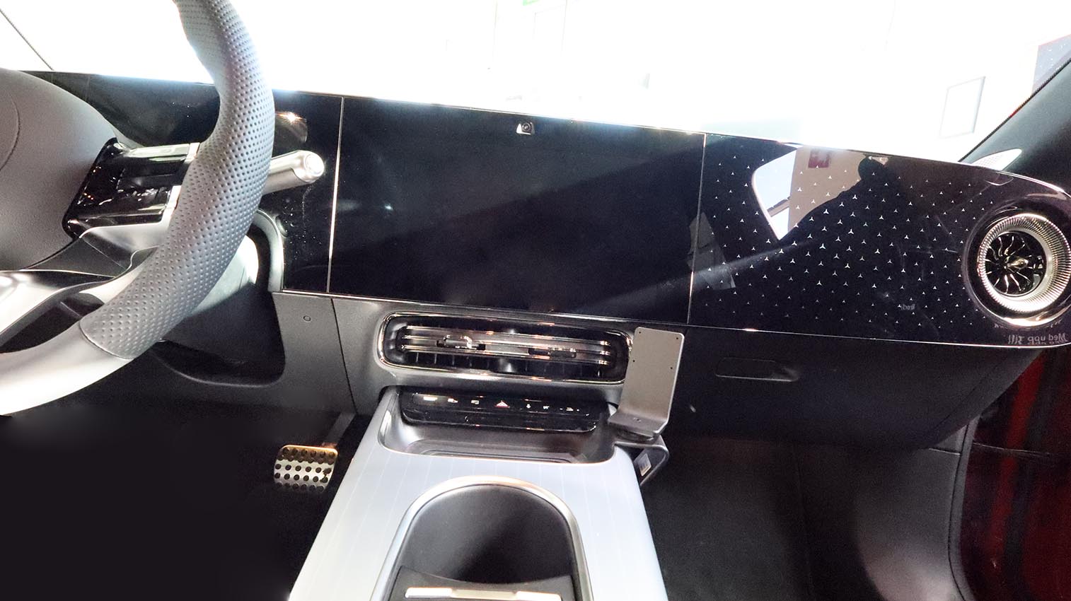 Brodit ProClip Mercedes Benz CLA-Class 26-26, na střed vpravo dolů