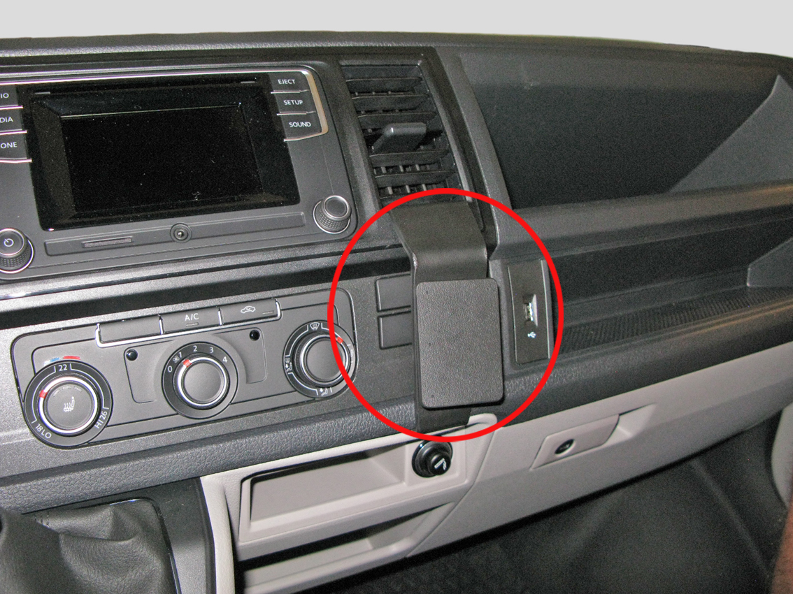 Brodit ProClip Volkswagen T6 Transporter/Pickup/Caravelle 16-20 (bez veka priehradky),na stred vpravo