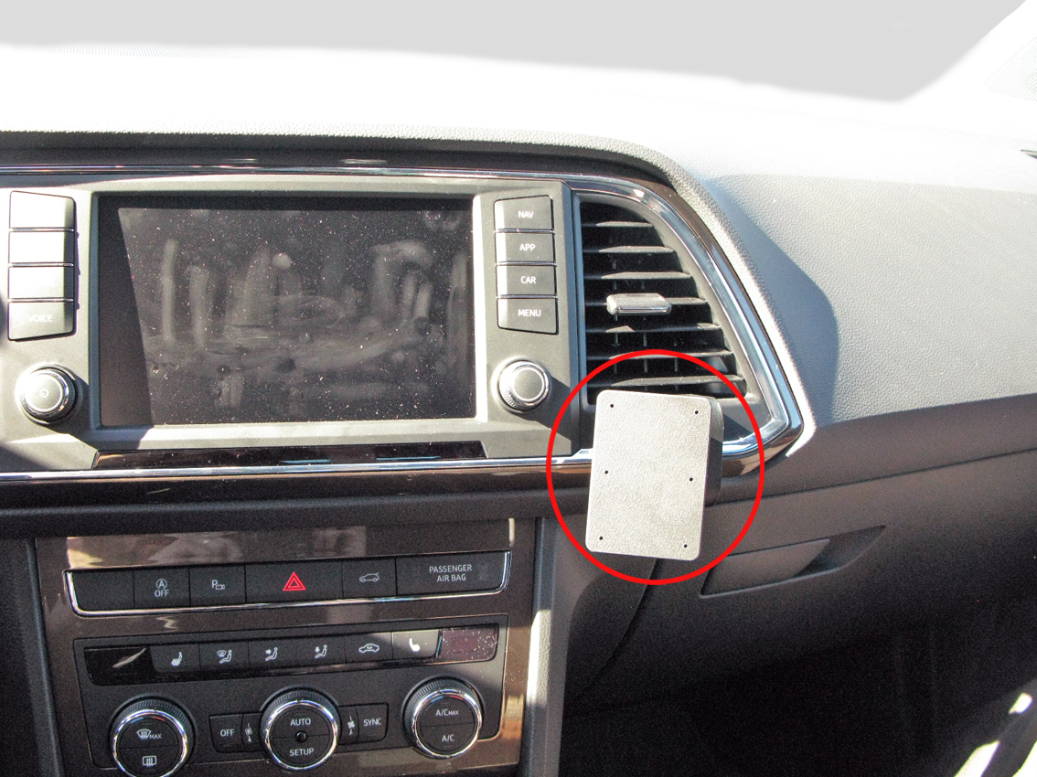 Brodit ProClip montážna konzola pre Seat Ateca 17-24/Cupra Ateca 20-25, na stred vpravo