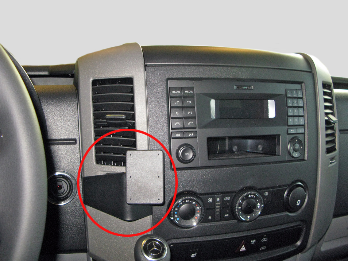 Brodit ProClip pre Mercedes Benz Sprinter 07-18, na stred pod mriežku ventilácie