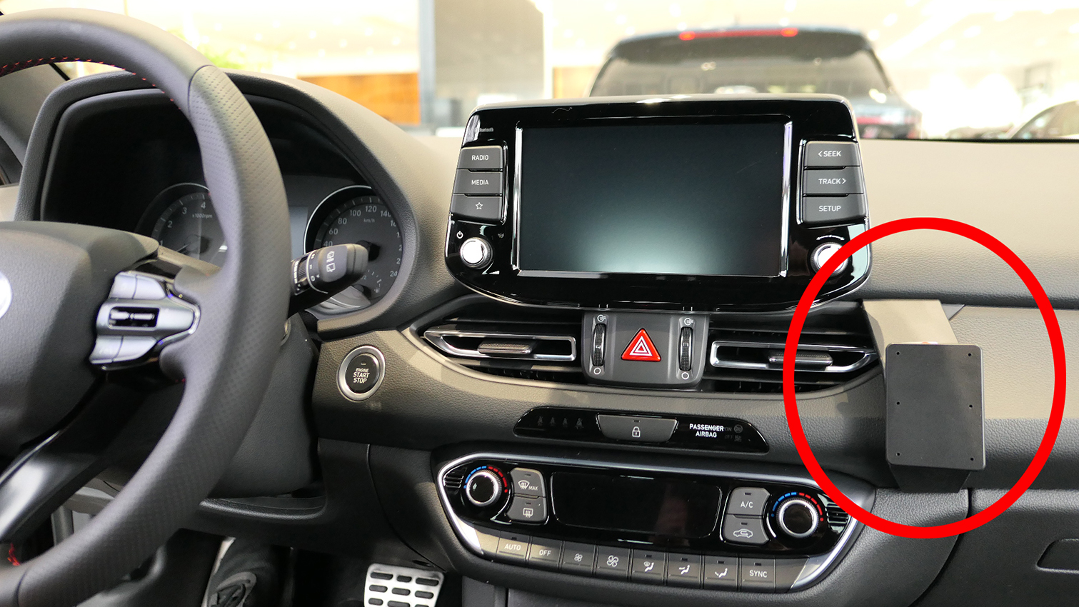 Brodit ProClip montážní konzole pro Hyundai i30 17-24/Hyundai Elantra GT 18-24, na střed