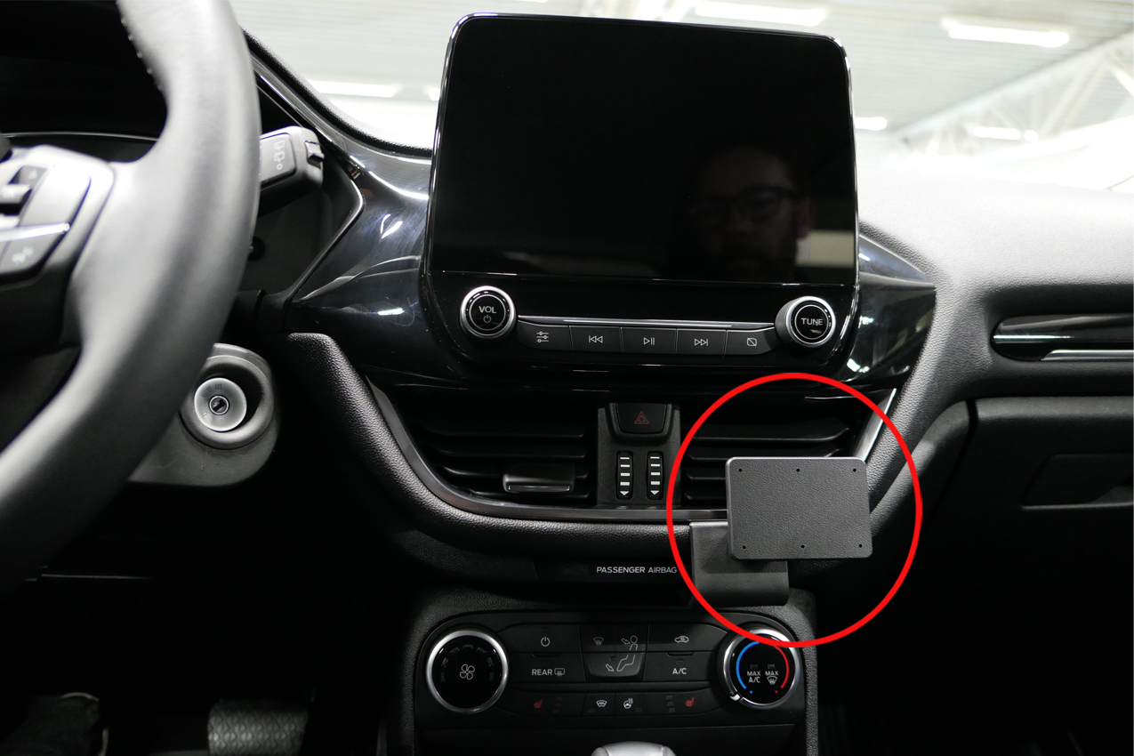 Brodit ProClip montážna konzola pre Ford Fiesta 18-23, na stred vpravo