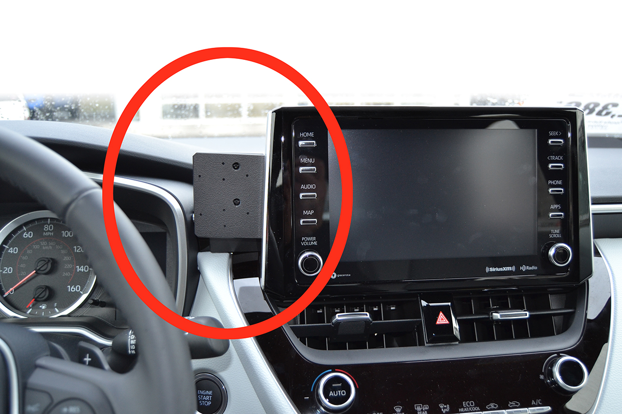 Brodit ProClip pre Toyota Corolla 19-23/Suzuki Swace 21-24 (iba JBL stereo), na stred