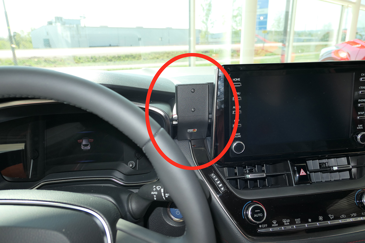 Brodit ProClip pro Toyota Corolla 19-23/Suzuki Swace 21-24 (ne pro JBL stereo), na střed