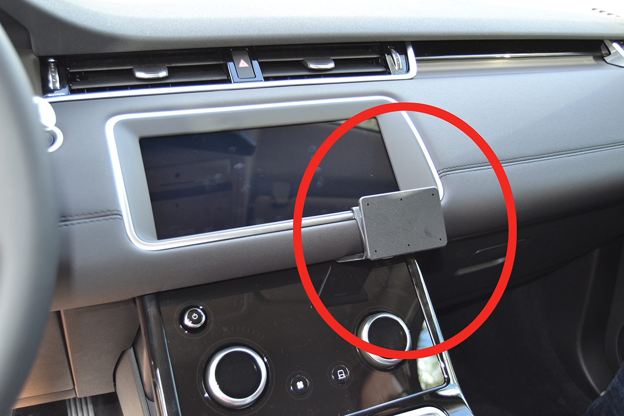 Brodit ProClip pre Land Rover Range Rover Evoque 19-24 (len pre pevný displej), na stred vpravo