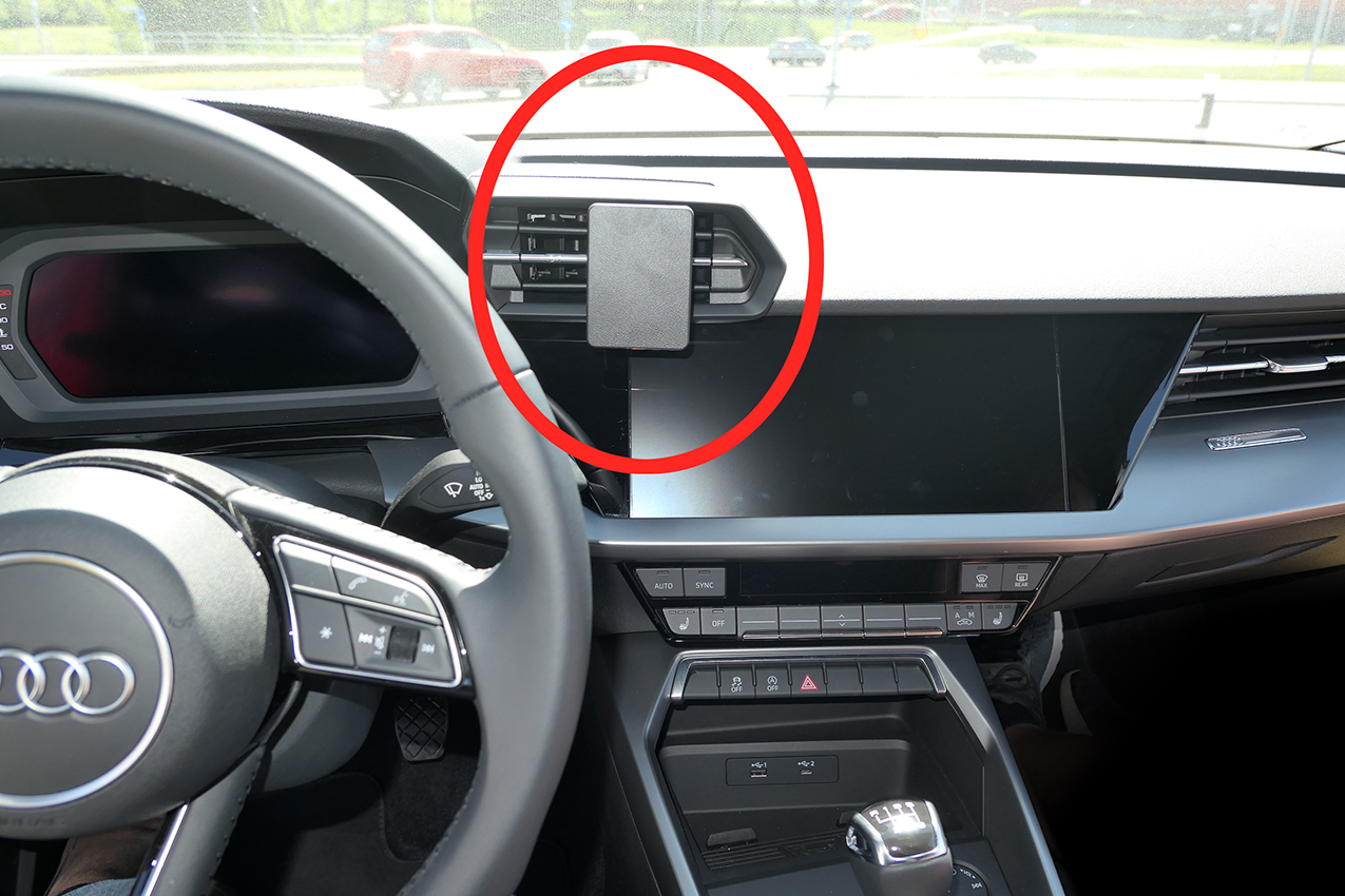 Brodit ProClip montážna konzola pre Audi A3/S3 21-24, na stred