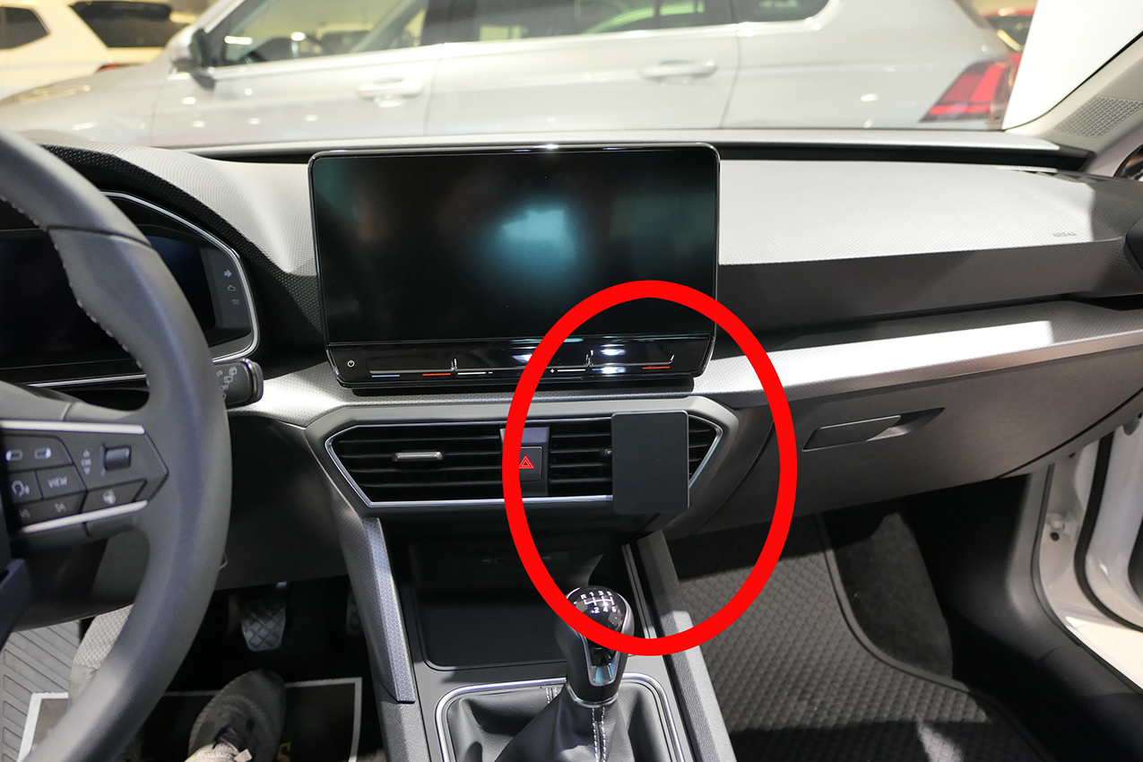 Brodit ProClip montážní konzole pro Seat Leon 21-24/Cupra Leon/Sportstourer 20-24, na střed