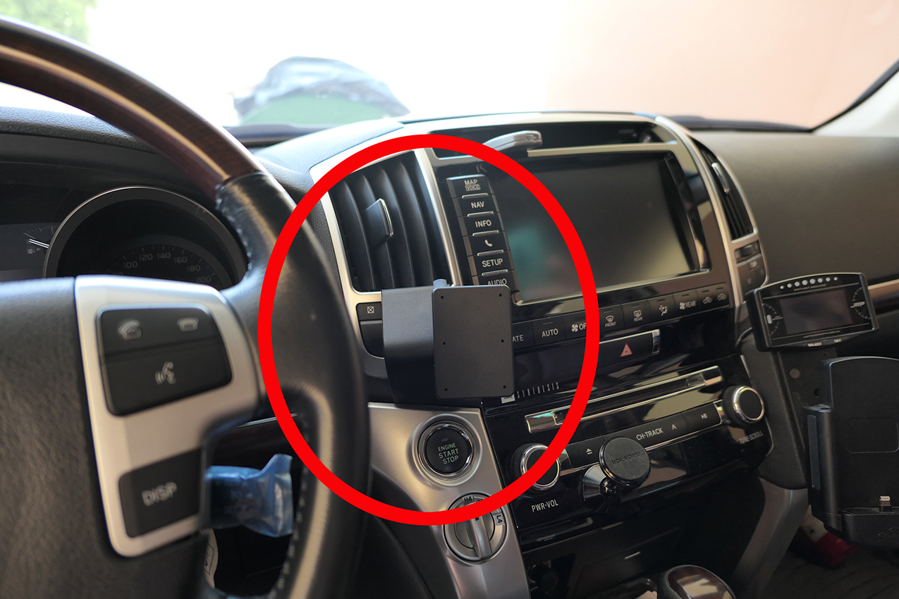 Brodit ProClip montážní konzole pro Toyota LandCruiser V8 08-15, na střed vlevo