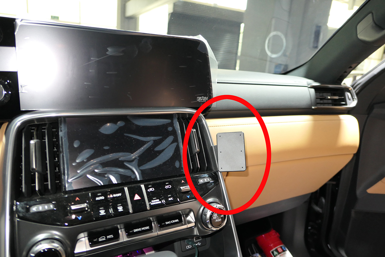 Brodit ProClip montážní konzole pro Lexus LX Series 22-24, na střed vpravo