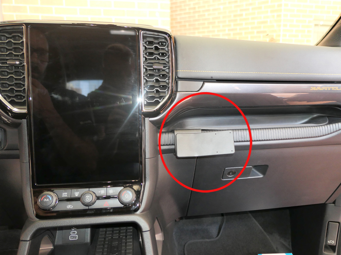 Brodit ProClip Ford Ranger/Ranger Raptor/Ranger Wildtrak 23-24, malý tablet, vpravo ke spolujezdci