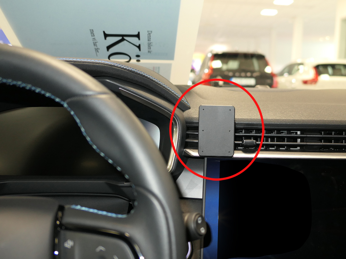 Brodit ProClip Lynk & Co 01 20-25,  na střed