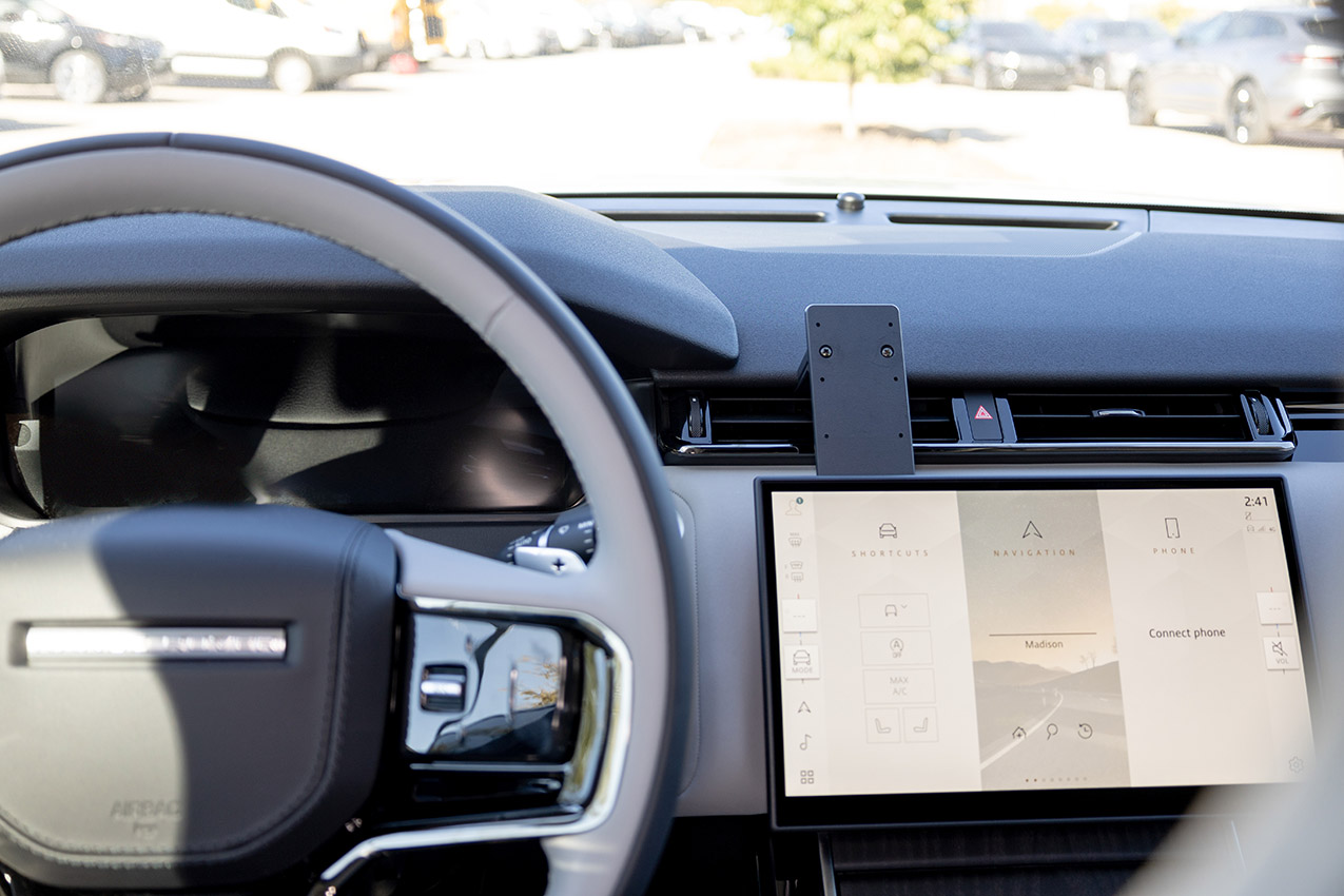 Brodit ProClip montážní konzole pro Land Rover Range Rover Velar 24-25, na střed