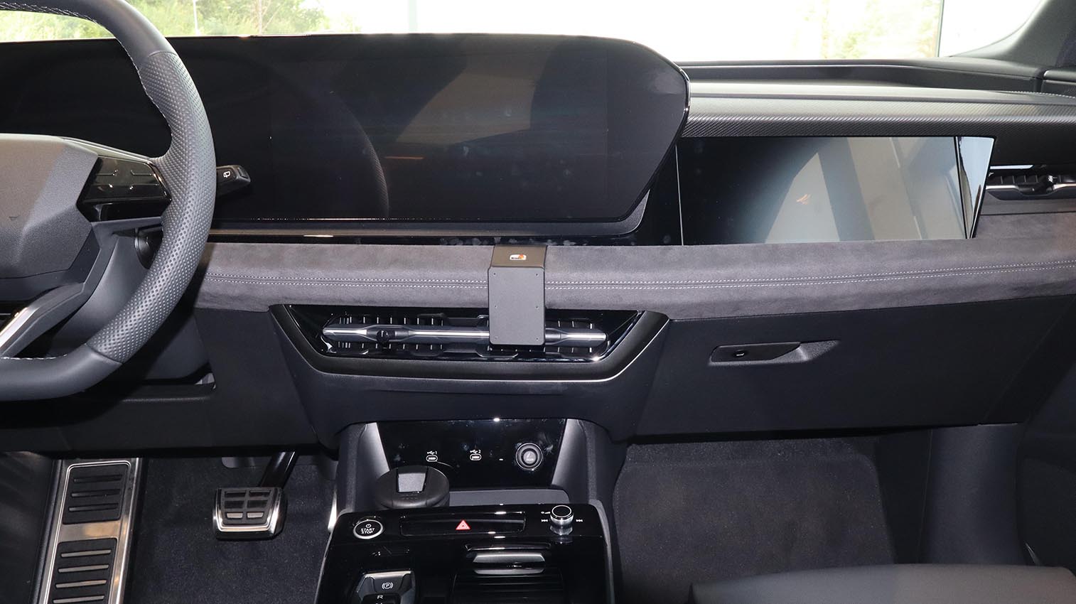 Brodit ProClip montážní konzole pro Audi Q6 25-25, na střed