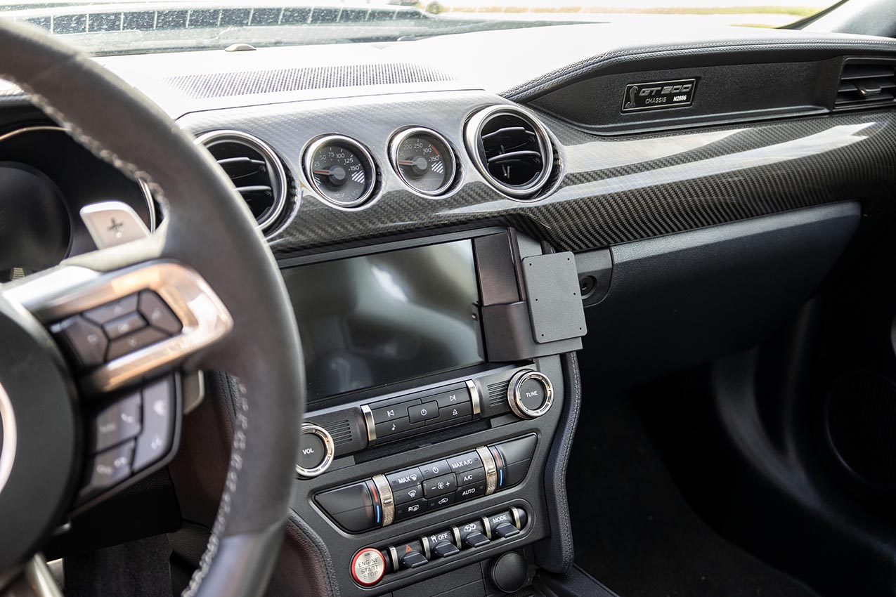 Brodit ProClip Ford Mustang 15-23, na střed