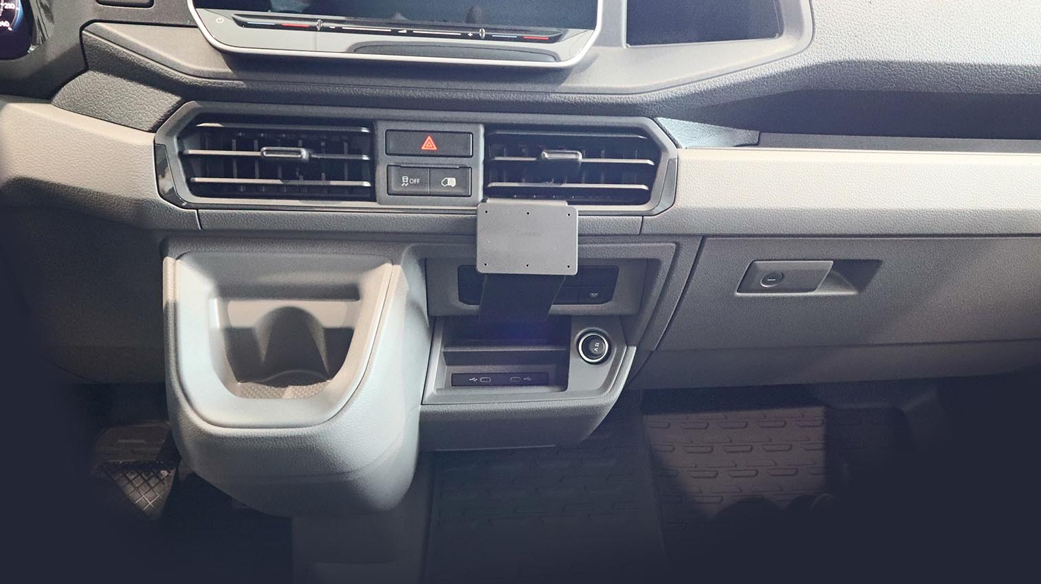 Brodit ProClip montážní konzole pro Volkswagen Crafter 25-26, MAN TGE 25-26, na střed vpravo dolů