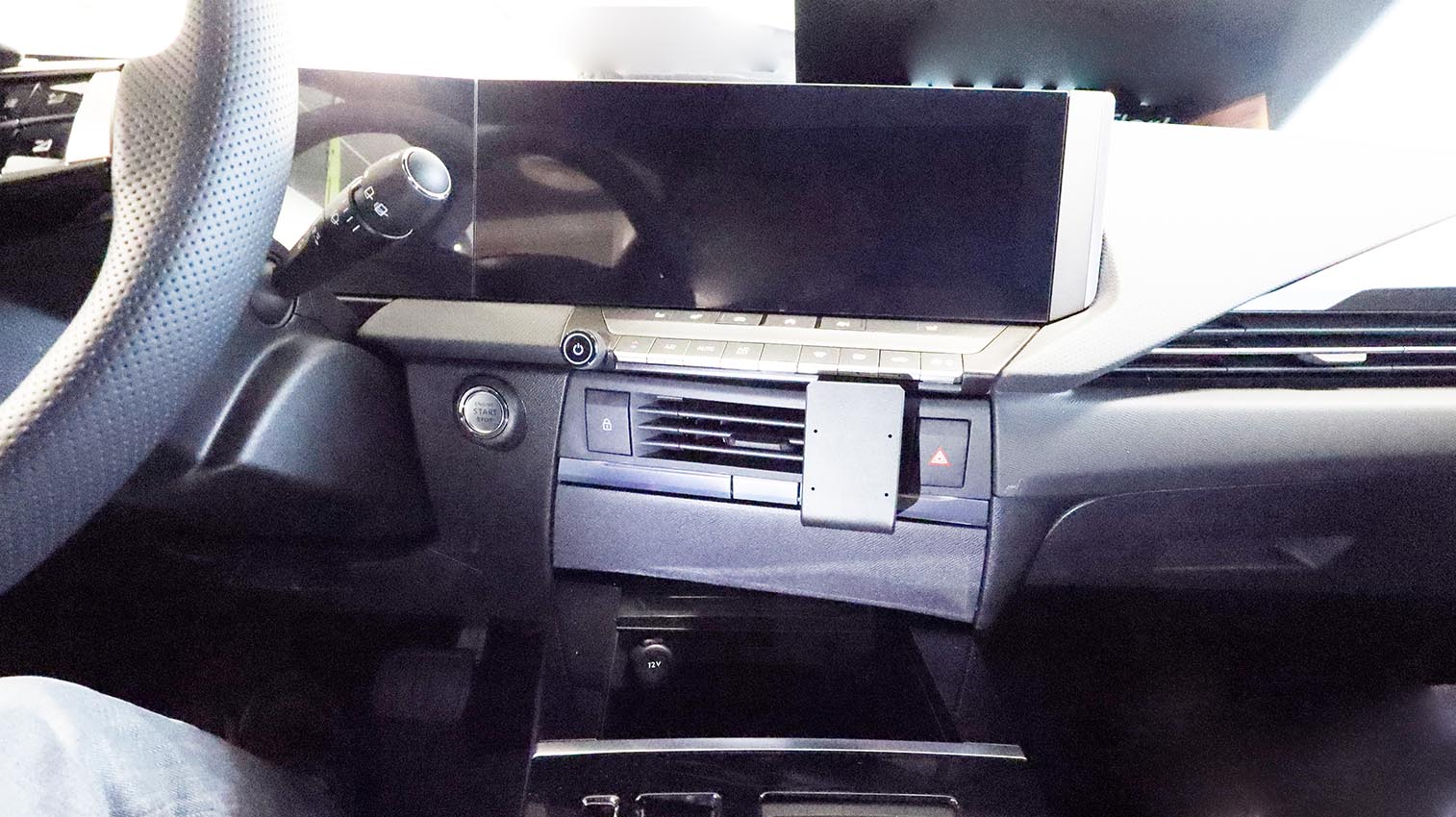 Brodit ProClip Opel Astra 22-26, na stred