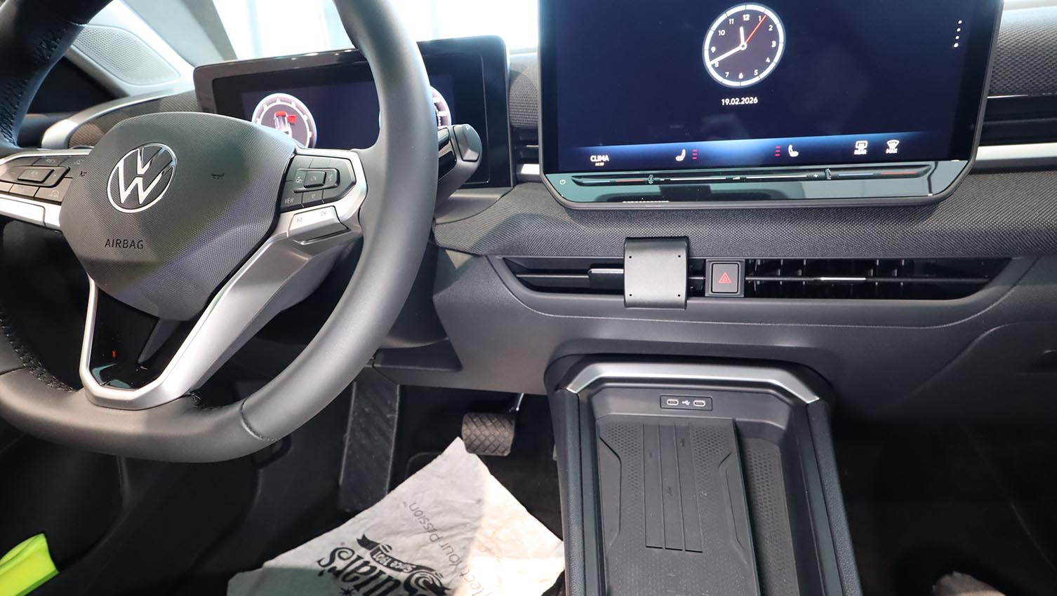 Brodit ProClip Volkswagen T-Roc 26-26, na střed