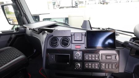 313585